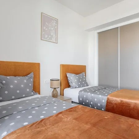 Private Jacuzzi, Heated Pool, Summer Kitchen, Ac Apartment