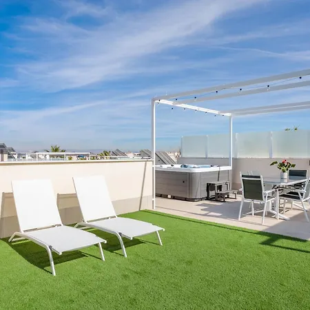 Apartment Private Jacuzzi, Heated Pool, Summer Kitchen, Ac